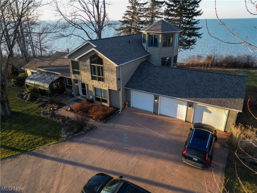 WOW! Contemporary styled LAKE ERIE FRONT 3 bedroom, 2.5 bath - Beach Home for sale in Conneaut, Ohio on Beachhouse.com