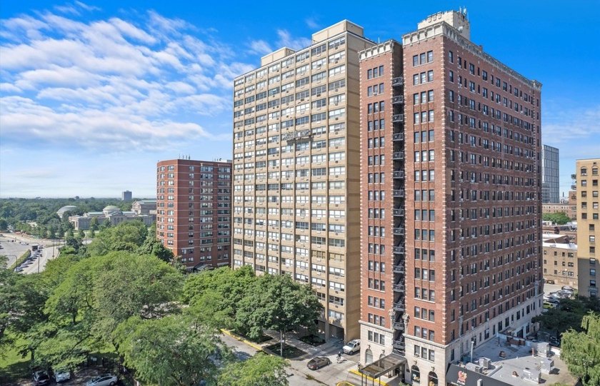 Live in a sunny, spacious, mid-century modern 2 BR/1 BA unit at - Beach Home for sale in Chicago, Illinois on Beachhouse.com