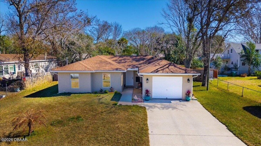 Great opportunity! This efficient layout of a 3-bedroom, 2-bath - Beach Home for sale in Holly Hill, Florida on Beachhouse.com