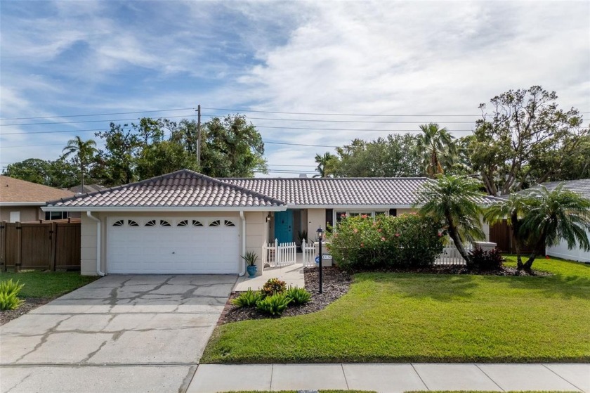 NEW LISTING in Parkside Subdivision! Discover your piece of - Beach Home for sale in Seminole, Florida on Beachhouse.com