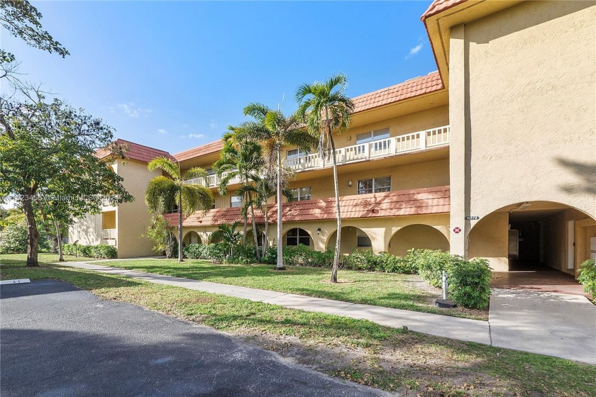 Large 2 bedroom 2 bath condo on 2nd floor of three story - Beach Condo for sale in Coral Springs, Florida on Beachhouse.com