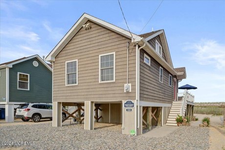 Absolutely STUNNING, Light & Bright OCEAN FRONT 3 Bedroom Home - Beach Home for sale in Lavallette, New Jersey on Beachhouse.com