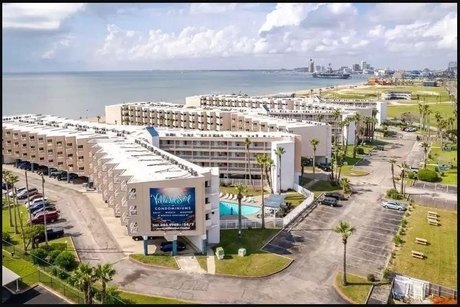 Come & see this very nice condo! Nicely furnished. Primary - Beach Condo for sale in Corpus Christi, Texas on Beachhouse.com