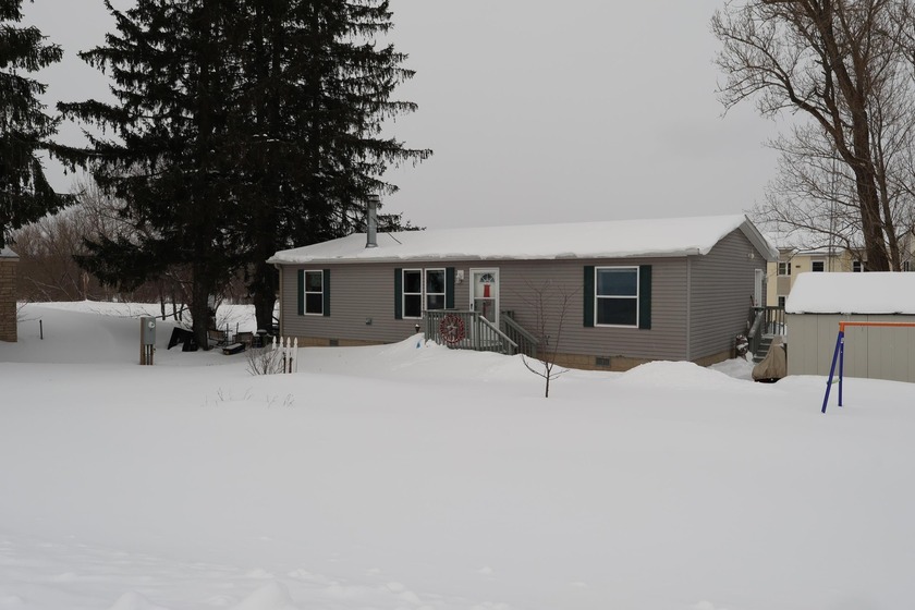 Move-in ready 2019 manufactured home in Saxon! This 3-bedroom - Beach Home for sale in Saxon, Wisconsin on Beachhouse.com