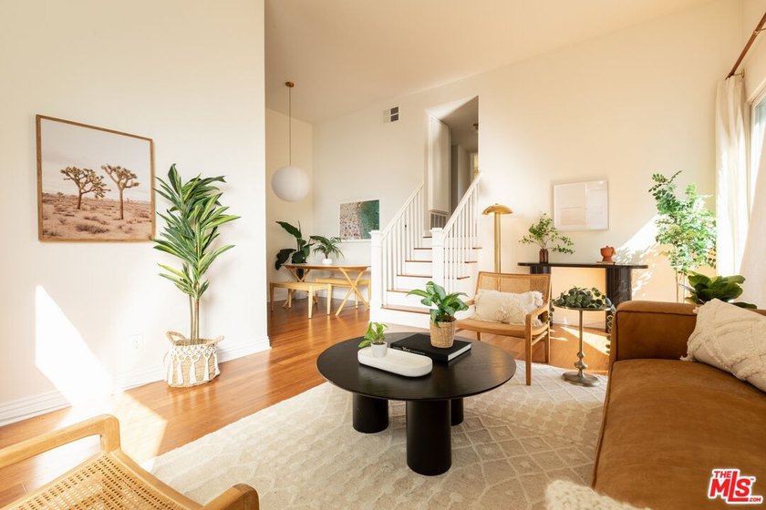 With windows on three sides, soaring 11 foot ceilings, a - Beach Townhome/Townhouse for sale in Santa Monica, California on Beachhouse.com