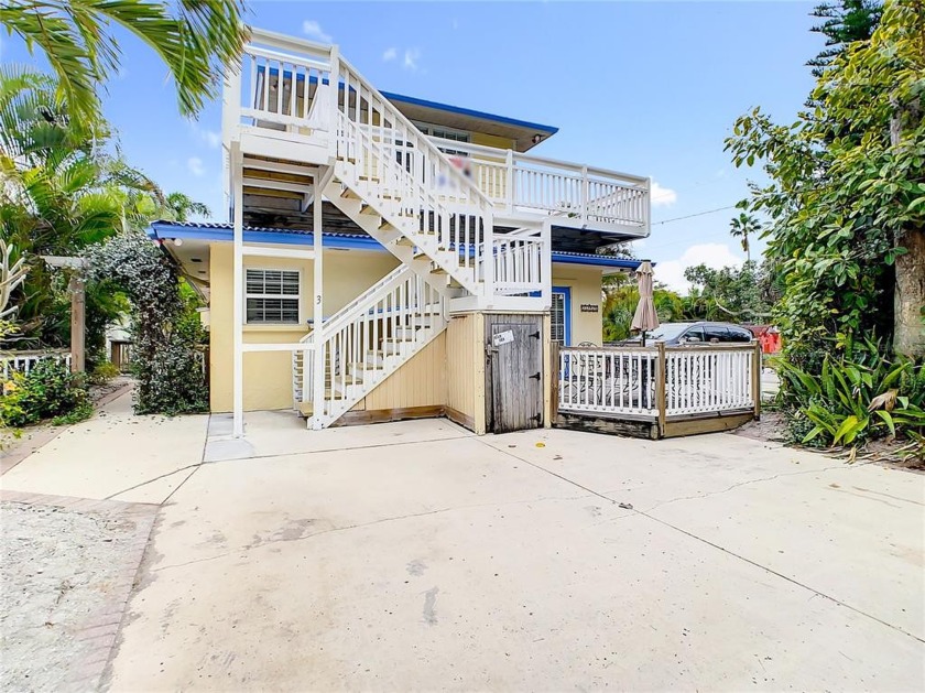 Great location fantastic income potential! Steps to the beach - Beach Condo for sale in Holmes Beach, Florida on Beachhouse.com
