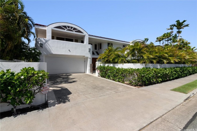 Peace and tranquility at its best! Private residence with wide - Beach Home for sale in Honolulu, Hawaii on Beachhouse.com