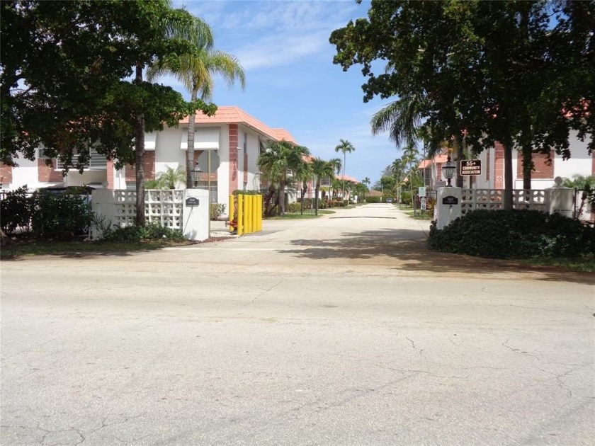 HIDDEN GEM!  *Handyman special*. 2 bedrooms, 1.5 bath *light & - Beach Condo for sale in Pompano Beach, Florida on Beachhouse.com