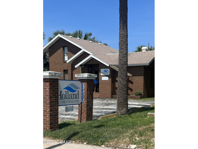 **OWNER FINANCING AVAILABLE** LIVE ABOUVE YOUR BUSINESS. ZONING: - Beach Commercial for sale in Daytona Beach, Florida on Beachhouse.com