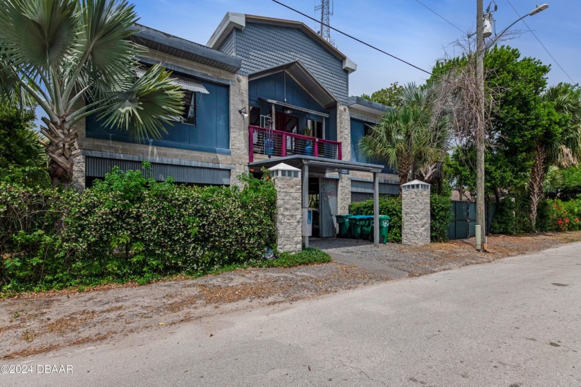 The ''Big House'' was the home of former radio personality - Beach Home for sale in Daytona Beach, Florida on Beachhouse.com