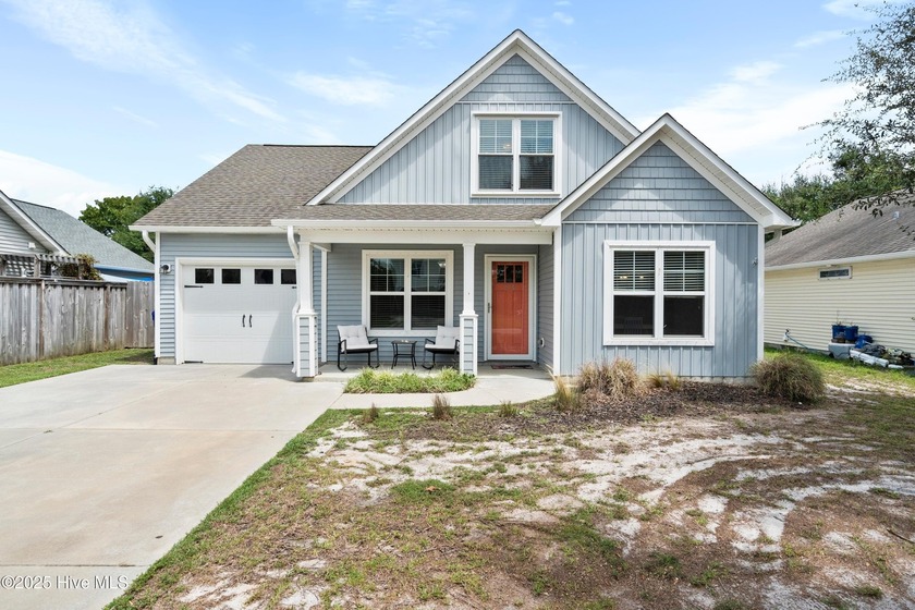 Turn-Key Island Retreat Just 13 Blocks from the Beach! Welcome - Beach Home for sale in Oak Island, North Carolina on Beachhouse.com