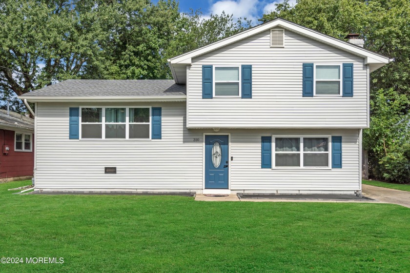 Welcome home to this 4 bed, 2 full bath, in Little Egg Harbor - Beach Home for sale in Little Egg Harbor, New Jersey on Beachhouse.com