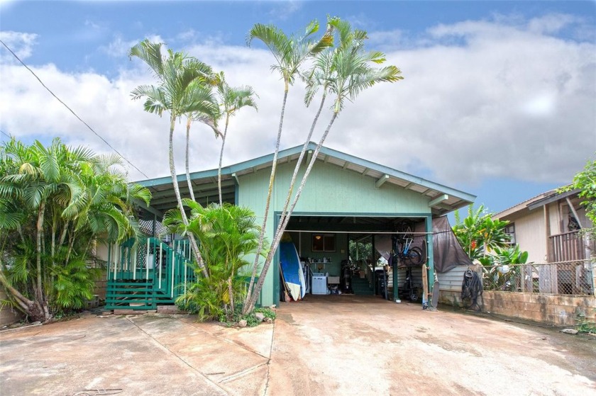 Located in Waialua, Oahu, Hawaii. This beautiful country-style - Beach Home for sale in Waialua, Hawaii on Beachhouse.com