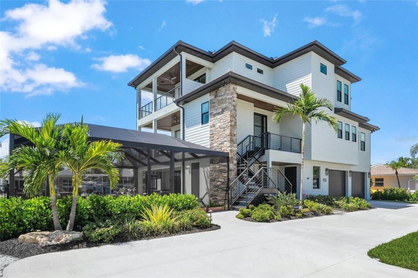 Discover the Florida waterfront lifestyle at this recently built - Beach Home for sale in Venice, Florida on Beachhouse.com