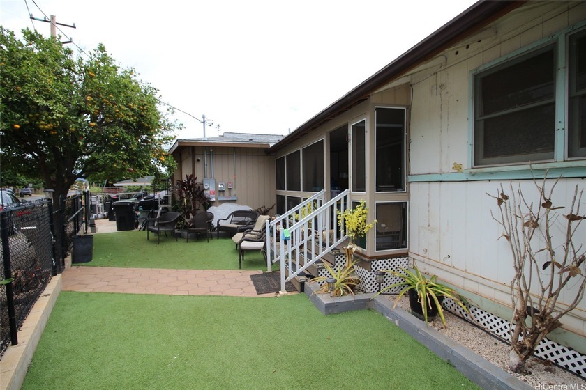 Must-see Makaha home featuring 33 PV panels with two battery - Beach Home for sale in Waianae, Hawaii on Beachhouse.com