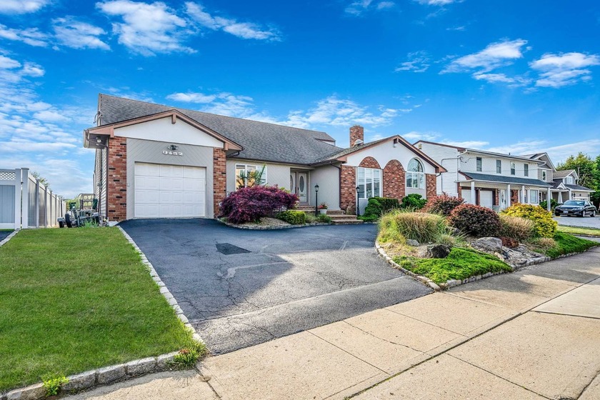 Discover a warm and inviting waterfront escape offering 3,045 sq - Beach Home for sale in Oceanside, New York on Beachhouse.com