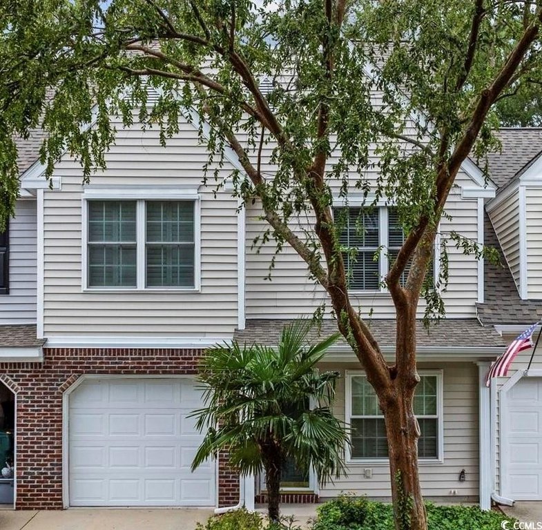 Welcome to this charming 3-bedroom, 2.5-bathroom townhouse - Beach Townhome/Townhouse for sale in Pawleys Island, South Carolina on Beachhouse.com