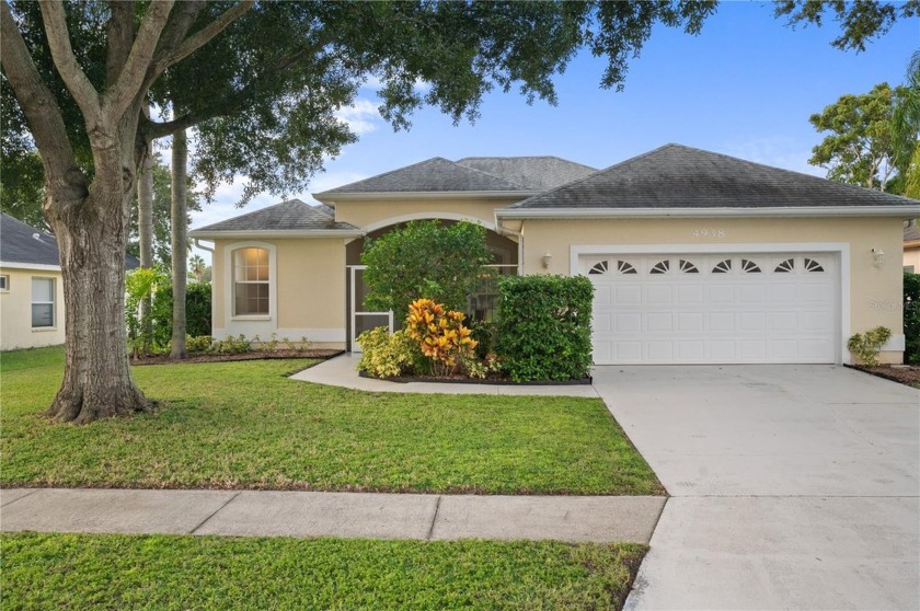 Don't miss this great home in Creekwood Community that includes - Beach Home for sale in Bradenton, Florida on Beachhouse.com