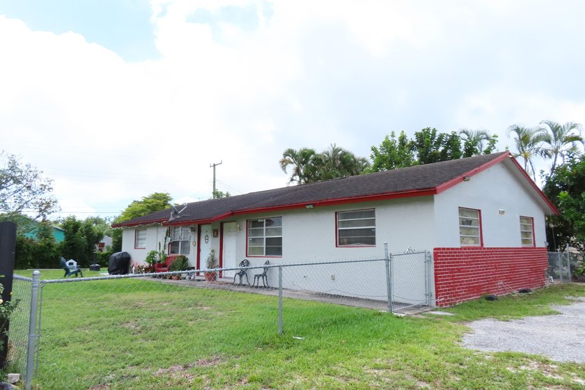 Wonderful opportunity to purchase this Duplex. Great for - Beach Home for sale in West Palm Beach, Florida on Beachhouse.com