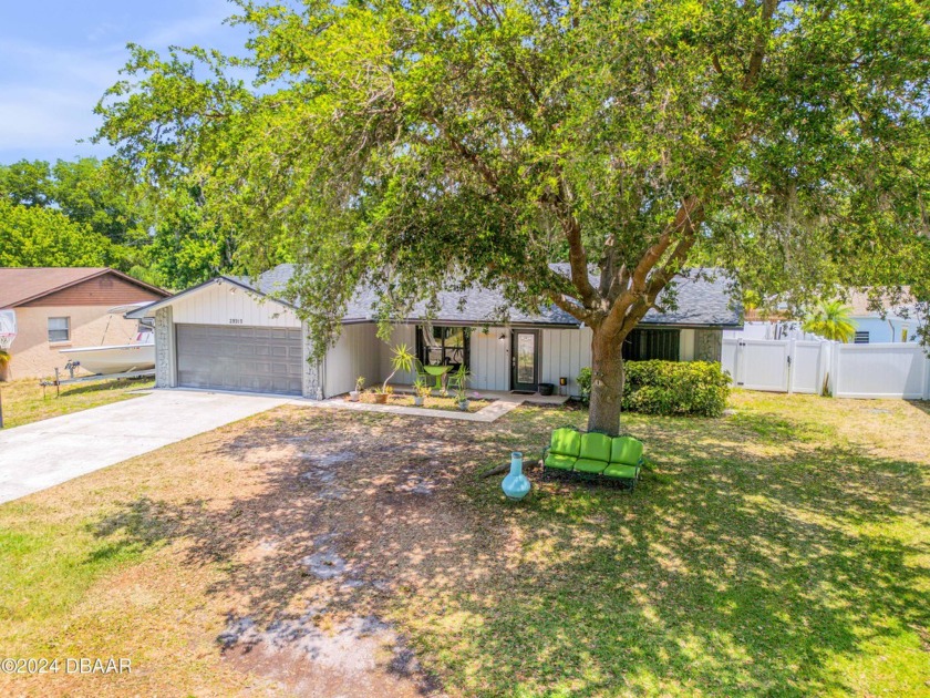 This recently remodeled 3 bedroom, 2 bathroom, 2 car garage home - Beach Home for sale in Edgewater, Florida on Beachhouse.com