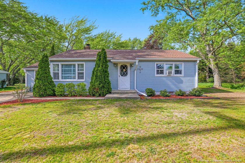 Charming 3 bedroom, 1.5 bath ranch situated on over half an acre - Beach Home for sale in Norton Shores, Michigan on Beachhouse.com