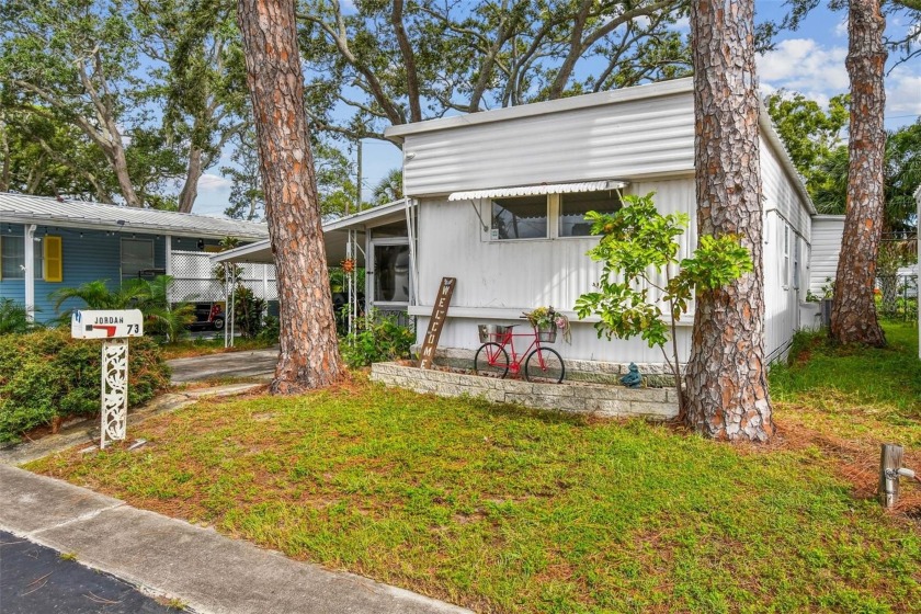 AFFORDABLE FLORIDA LIVING!!! This unit is FULLY FURNISHED and - Beach Home for sale in St. Petersburg, Florida on Beachhouse.com