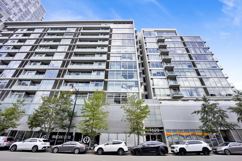 Multiple offers received. Highest and best due by Monday 5/11 at - Beach Condo for sale in Chicago, Illinois on Beachhouse.com
