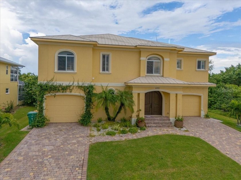 Custom-built 2007 waterfront home on a deep-water saltwater - Beach Home for sale in Punta Gorda, Florida on Beachhouse.com