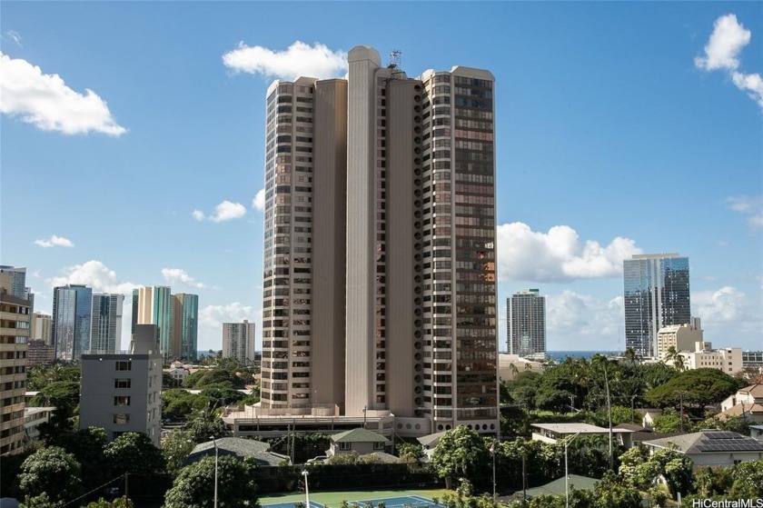 Discover your own urban sanctuary with sweeping ocean and city - Beach Condo for sale in Honolulu, Hawaii on Beachhouse.com