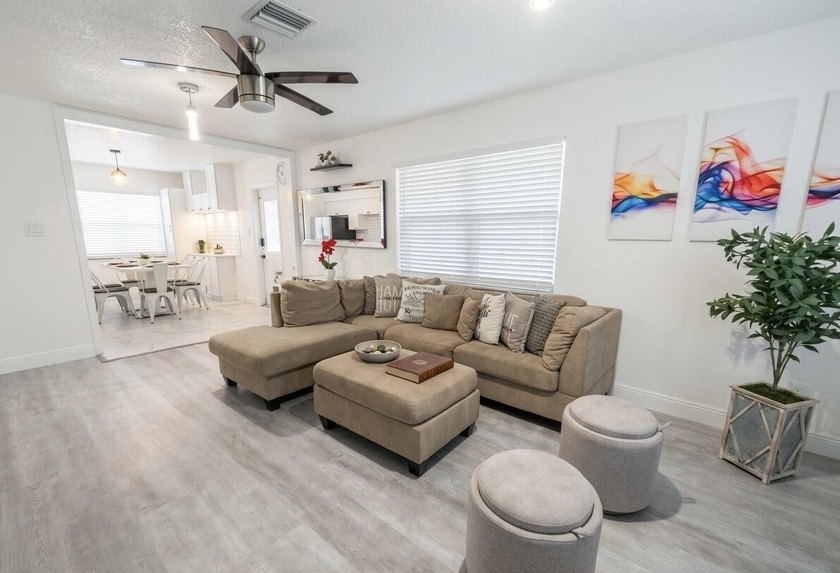 Rare opportunity to own an updated, turnkey duplex in Poinsettia - Beach Home for sale in Fort Lauderdale, Florida on Beachhouse.com