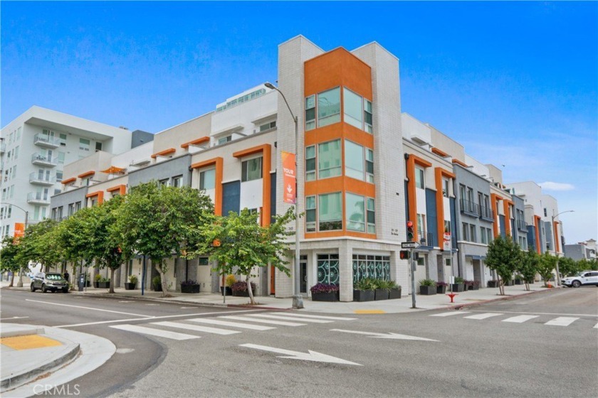 Modern Luxury in the Heart of East Village Arts District - - Beach Townhome/Townhouse for sale in Long Beach, California on Beachhouse.com