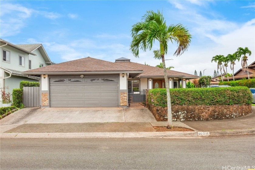 Situated in the heart of Mililani Town, this beautiful 1,584 sf - Beach Home for sale in Mililani, Hawaii on Beachhouse.com