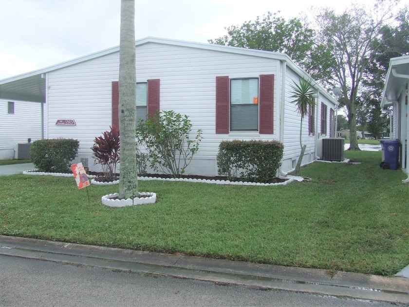 LOVELY WATERFRONT LOT ON A QUIET STREET!!    A/C- 2016  Roof- - Beach Home for sale in Vero Beach, Florida on Beachhouse.com