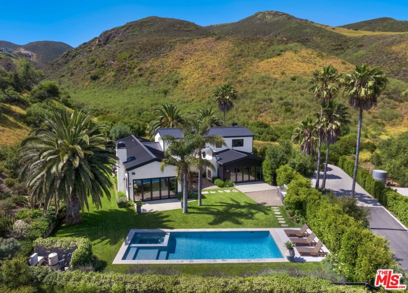 This magnificent estate embodies elegance and sophistication - Beach Home for sale in Malibu, California on Beachhouse.com