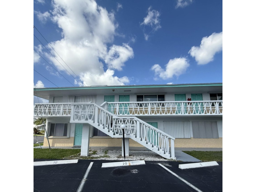 Come and see this beautiful remodeled 2 bedroom, 1 bath condo - Beach Condo for sale in Lake Worth Beach, Florida on Beachhouse.com