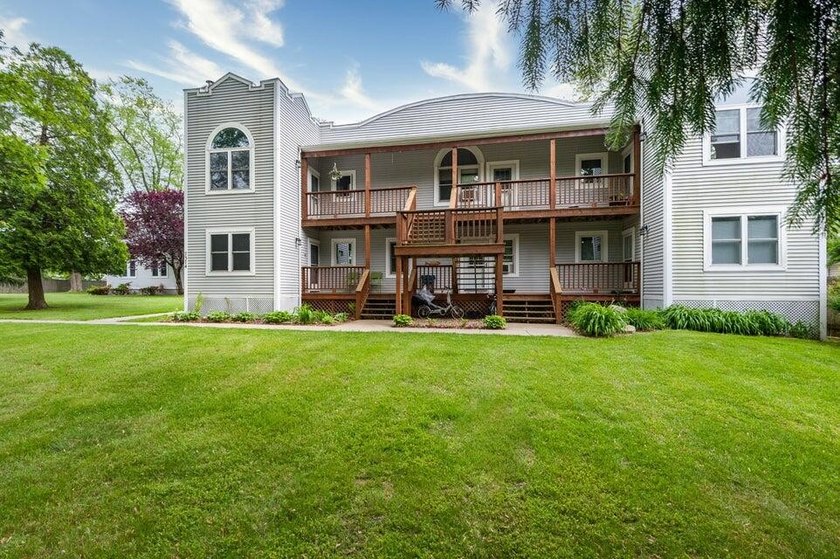 Completely updated North Shore Club condo in a quiet peaceful - Beach Condo for sale in South Haven, Michigan on Beachhouse.com