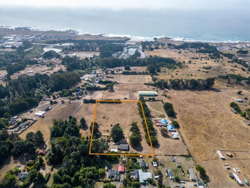 Introducing a charming 1,600 sq. ft. farmhouse and barn nestled - Beach Home for sale in Fort Bragg, California on Beachhouse.com