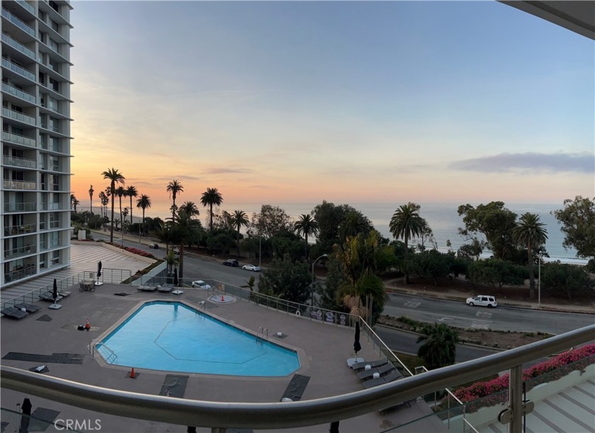Beautiful studio unit for sale, with ocean views. Floor to - Beach Other for sale in Santa Monica, California on Beachhouse.com