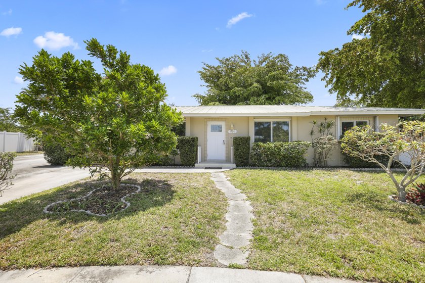 Opportunity meets upside in the heart of Boca Raton. Situated on - Beach Home for sale in Boca Raton, Florida on Beachhouse.com