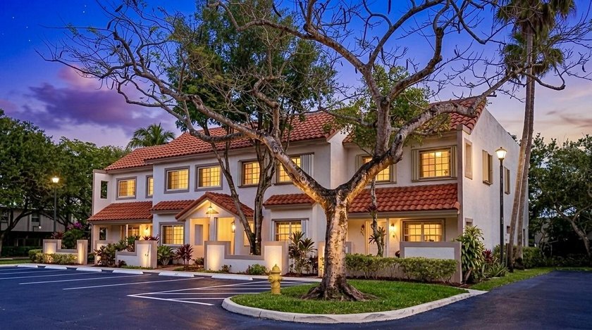 LOCATION, LOCATION, LOCATION! Come step into this beautiful - Beach Townhome/Townhouse for sale in Sunrise, Florida on Beachhouse.com