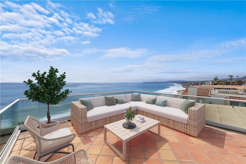 Positioned atop a secluded bluff overlooking the Pacific, this - Beach Condo for sale in San Clemente, California on Beachhouse.com