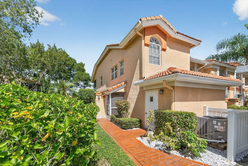 WOW! Over $70k in updates in this beautiful home w/stunning - Beach Condo for sale in Boynton Beach, Florida on Beachhouse.com