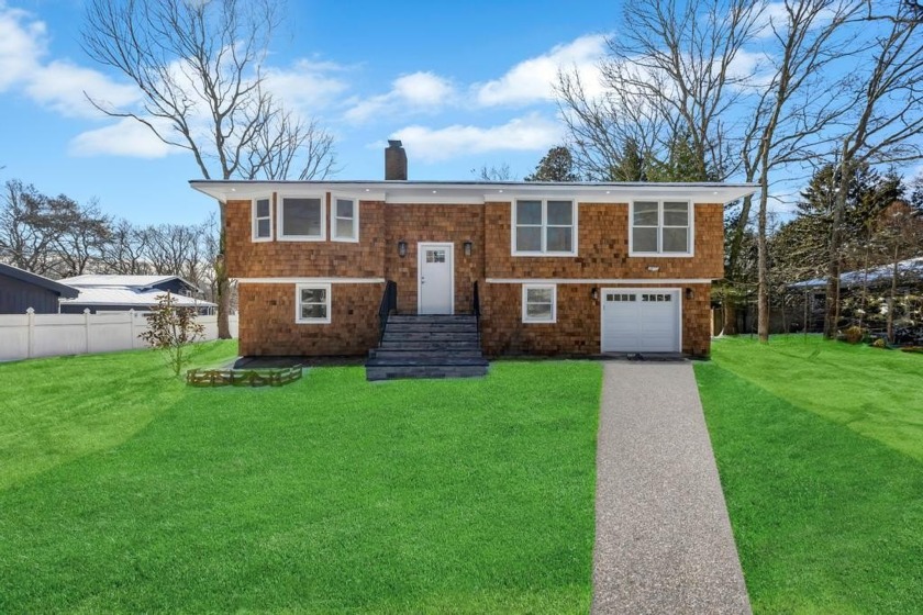 Welcome to 3 Oakville Ave, East Quogue - Your Dream Home Awaits! - Beach Home for sale in East Quogue, New York on Beachhouse.com