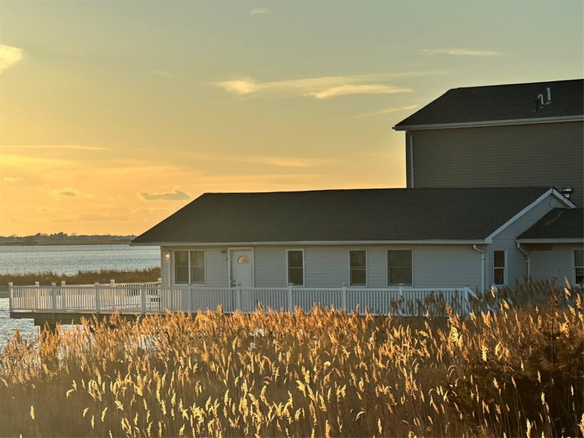 BAYFRONT RANCH WITH  FULL WESTERN EXPOSURE SUNSETS GALORE!!- - Beach Home for sale in Island Park, New York on Beachhouse.com