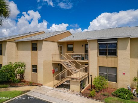 GOLFERS DELIGHT in the heart of Melbourne. The 19th Hole Condo - Beach Condo for sale in Melbourne, Florida on Beachhouse.com