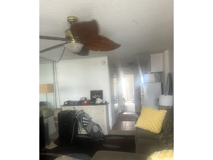 Enjoy urban convenience in this bright and breezy 1-bedroom - Beach Condo for sale in Honolulu, Hawaii on Beachhouse.com