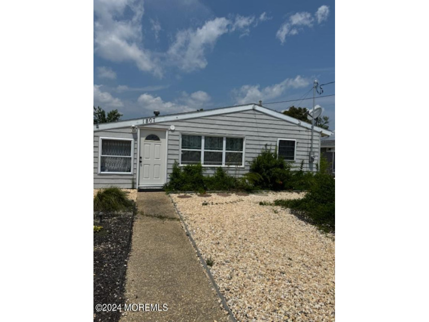 Adorable Affordable Home in Desirable Neighborhood... Right - Beach Home for sale in Forked River, New Jersey on Beachhouse.com