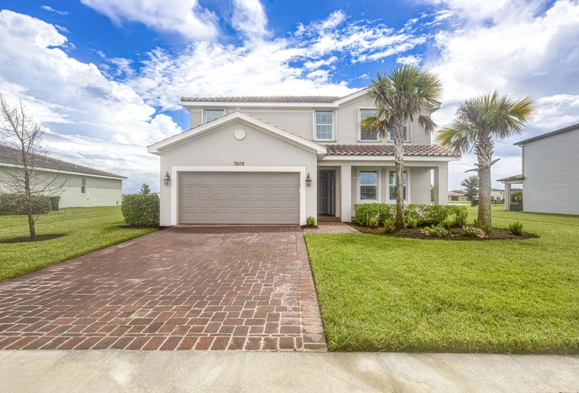Gorgeous Sago model smart home on a .30-acre lakefront lot in - Beach Home for sale in Port Saint Lucie, Florida on Beachhouse.com