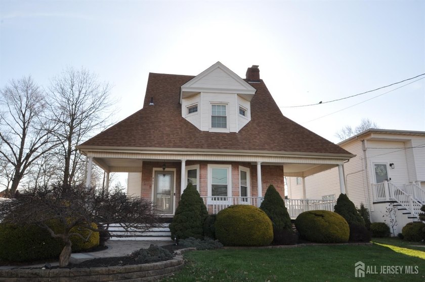 This Lovely three-bedroom Victorian home offers a perfect blend - Beach Home for sale in Sewaren, New Jersey on Beachhouse.com