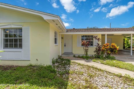 $15,000 PRICE REDUCTION! 4 Bedroom POOL home with a bonus room - Beach Home for sale in Cocoa, Florida on Beachhouse.com